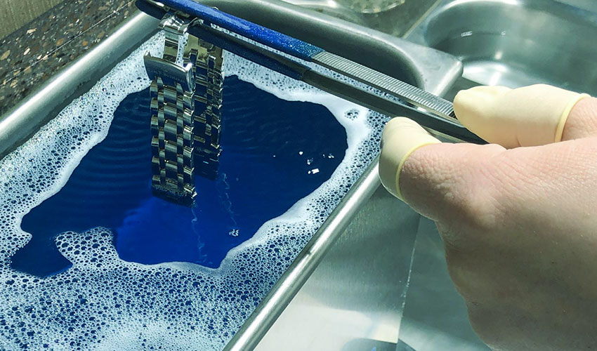 ZX-Ultrasonic-Cleaner-Application-Cleaning-Watch